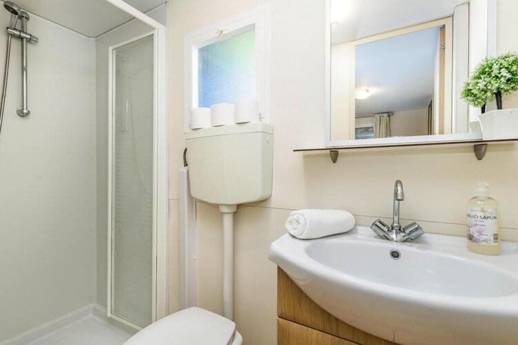 Mobile Home Mediteran Superior By The Pool In Caravan Park Strasko, Novalja Exterior foto