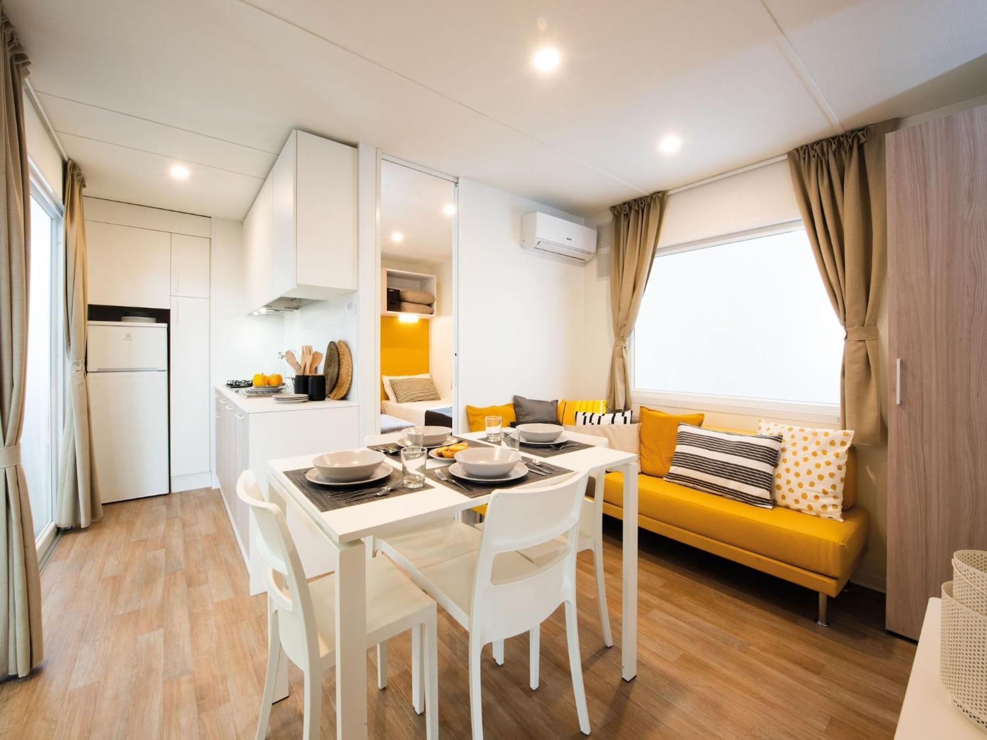 Mobile Home Mediteran Superior By The Pool In Caravan Park Strasko, Novalja Exterior foto