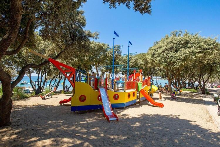 Mobile Home Mediteran Superior By The Pool In Caravan Park Strasko, Novalja Exterior foto